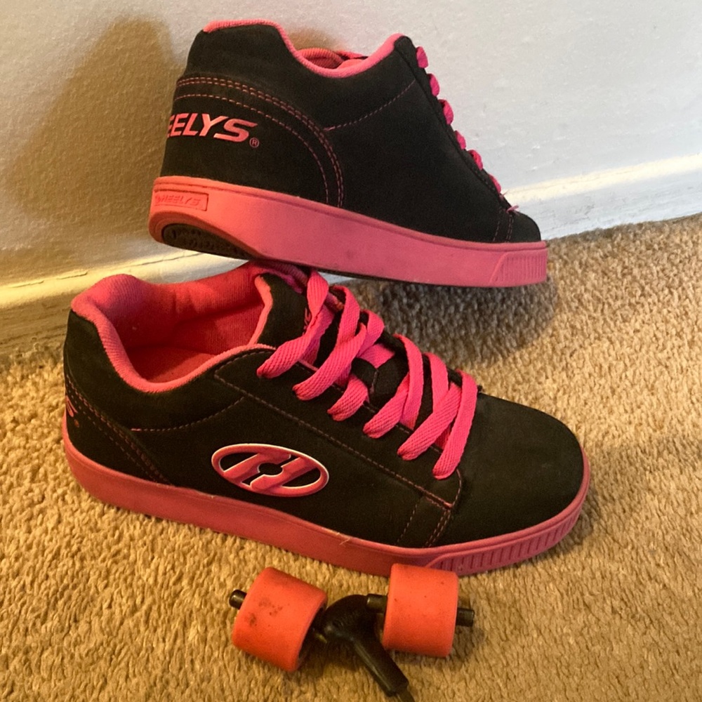 Heelys skate sneakers